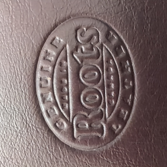 Roots Brown Leather Women's Crossbody Bag. - Picture 2 of 10